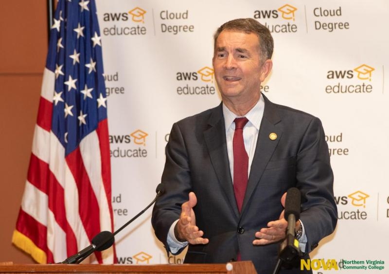 ผู้ว่าการรัฐ Ralph Northam