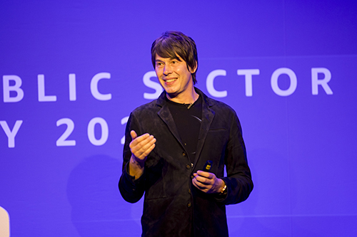 Brian Cox 教授在 2024 年公共部门日登台演讲