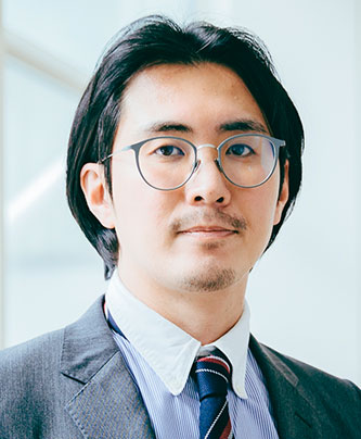 Portrait of a professional male wearing glasses and a suit, used for the HGU case study speaker profile.